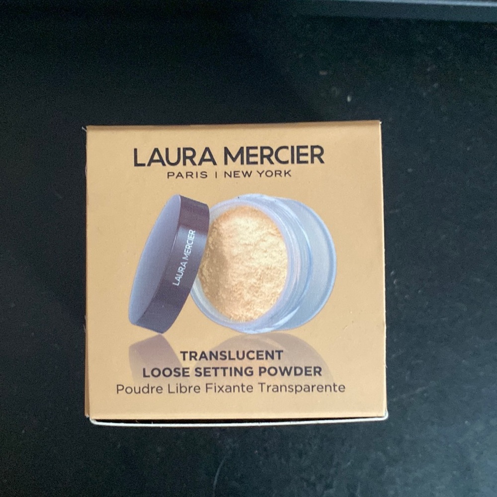 Laura Mercier
Translucent Loose Setting Powder_Honey
